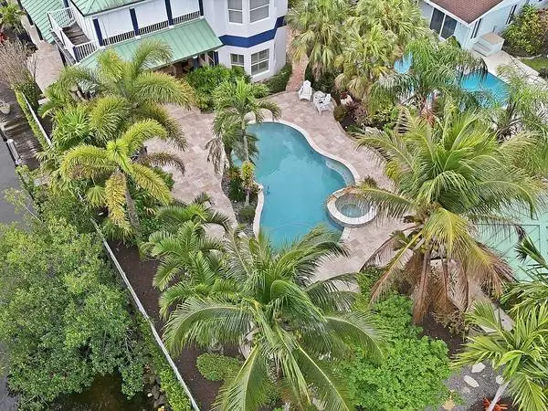 Discover Boaters Paradise: Ocean Access, Heated Pool, Luxury Kitchen!