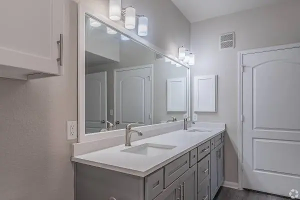 🌟 Move Into Style at Lynx Apartments in Webster – Modern Living, Grea