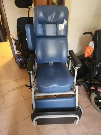 Invacare HTR 5000 Tilt/Recline Deluxe Wheelchair