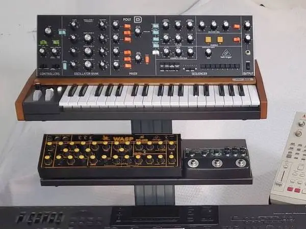 Behringer Poly D