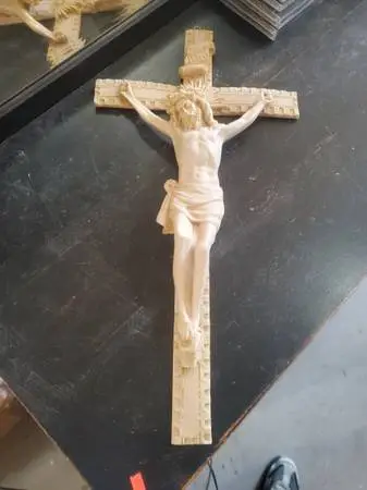 large polystone cross