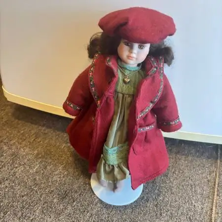 15 Tall Porcelain Beautiful Brown Hair/Eyes Girl Doll-Clothing/Stand