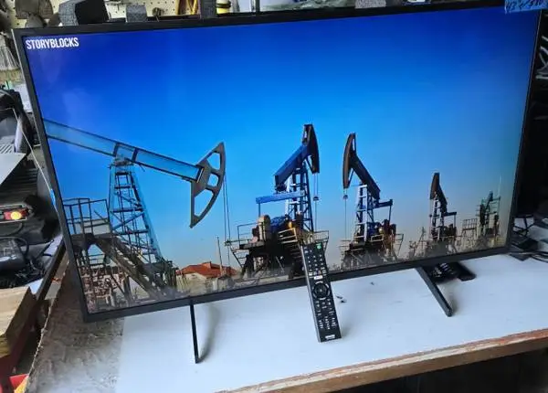 Sony 43 Smart TV w\feet & Remote
