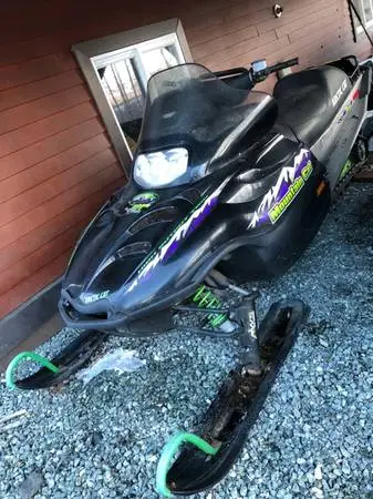 2001 Arctic Cat 600 Mountain Cat EFI Batteryless Snowmachine snowmobil