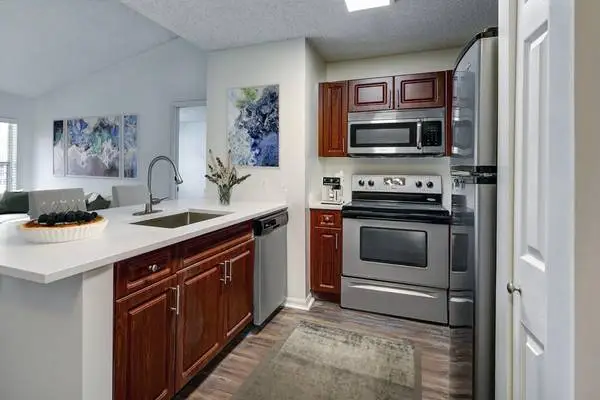 1/1 , New, Stainless steel,wood floors,MOVE IN ASAP, fast approval