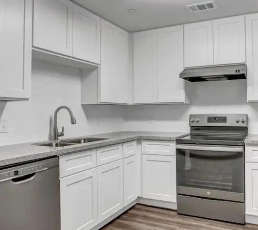 Bad A55 Studio/Eff with W/D Inside & Walk to Eateries & Bars...