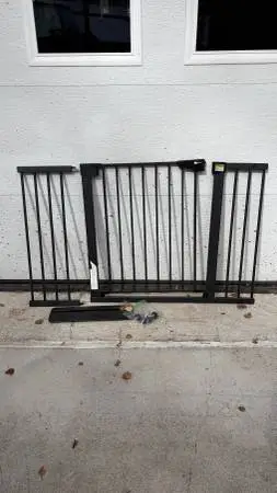 Adjustable Metal baby pet gate
