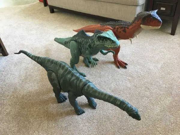 Jurassic World Super Colossal: Carnotaurus Apatosaurus Giganotosaurus