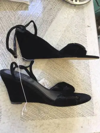 Never Worn Isaac Mizrahi Shoes 8 1/2 Strap on black high heeled