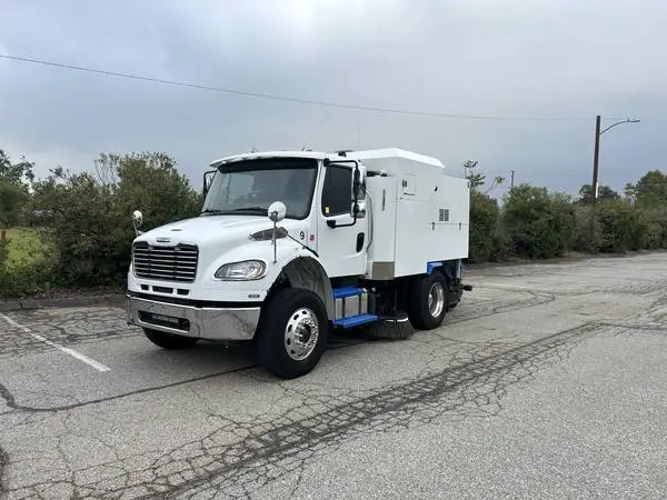 2020 NESCON XBROOM STREET SWEEPER • VERY CLEAN • LOW. HOURS & MILES