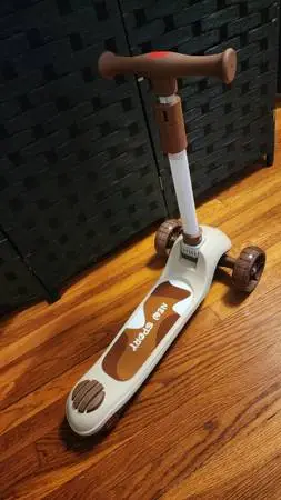 3 NEW Kids Scooters / Only $25 Each Free Silicone lights.