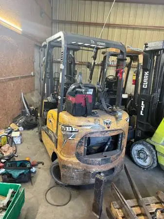 Caterpillar 4k forklift