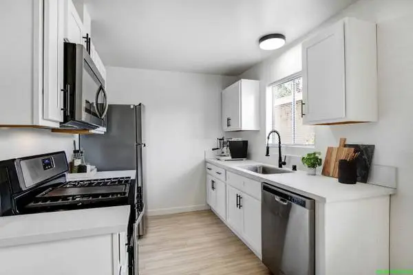 Hardwood Flooring, Completely Renovated 2+1 in Ventura, Refrigerator