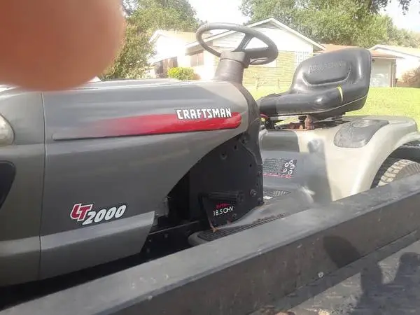 CRAFTSMAN LAWN TRACTOR LT2000