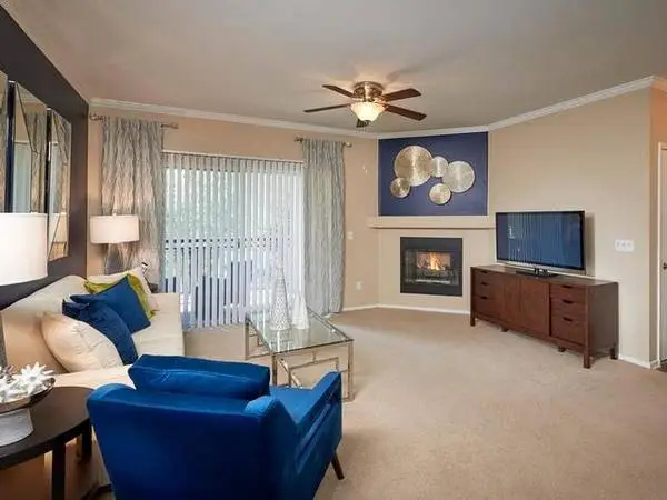 Chic 2 BR/2 BA-Modern Upgrades, BBQ Pavilion, Pet Friendly