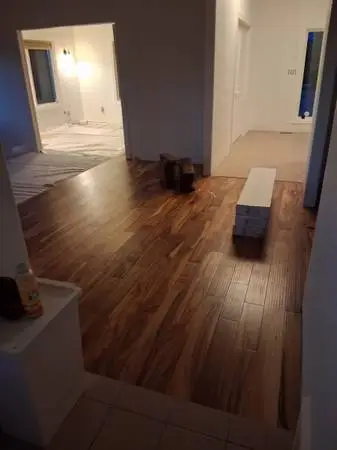 Flooring / vinyl / laminate / Tile