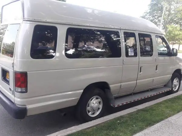 HIGH QUALITY MOVERS A MAN WITH A CARGO VAN
