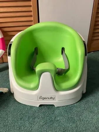 CHILD’S BOOSTER SEAT