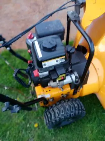 POULAN PRO 6.5 ENGINE 24 INCH CUT ELECTRIC START SNOW BLOWER