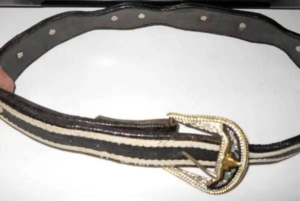 MENS WESTERN DESIGNER LEATHER BELT BLACK AND WHITE WITH BULL ON BUCKLE