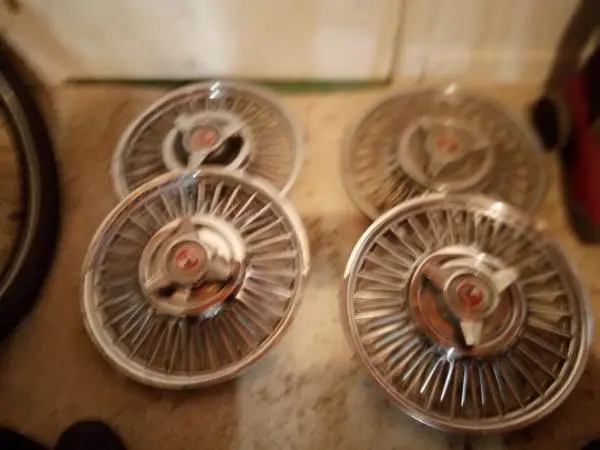 1964 FORD 13 INCH  WIRE  SPINNERS