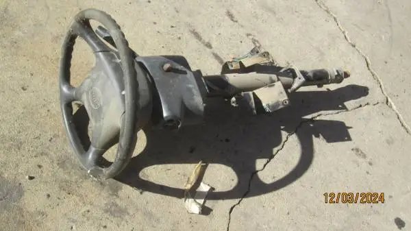 2000s GM truck steering column with non-airbag wheel