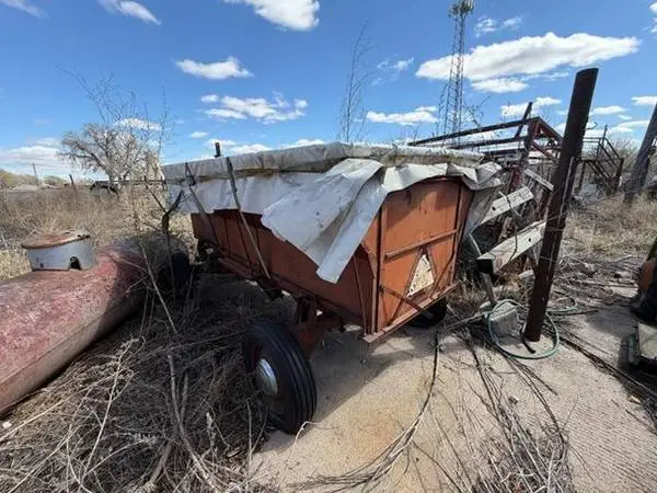 Grain Wagon with Hoist