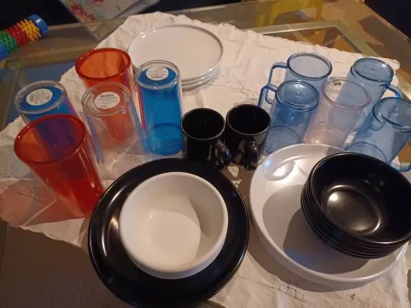Rubbermaid Melanine Beach Items