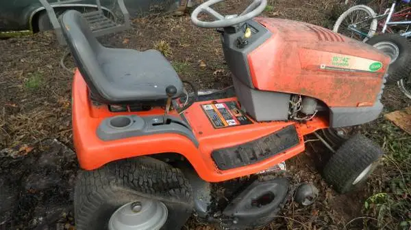 Scotts riding mower Kolar 16 HP 42inch deck , parts or repair