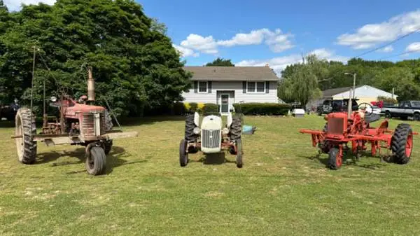 3 Antique Tractors - Farmall/Ford/ Allis Chalmers