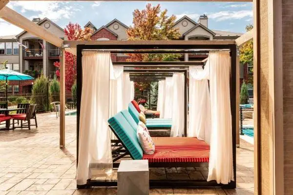 Amazing luxury building. Dazzling features and amenities!