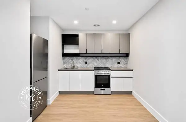 2 Bed / 1 Bath – Gym + Roof Deck + Dishwasher + Laundry – Flatbush