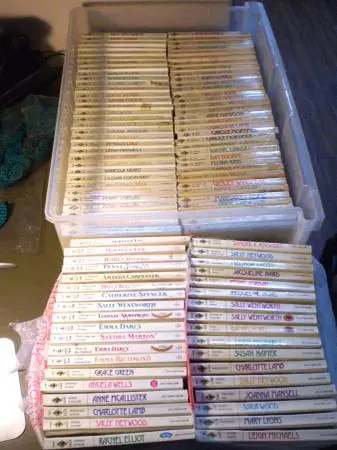 Vintage 103 Harlequin Presents Romance Novels 70s 80s 90s $40