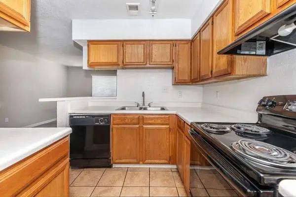 Effortless Baytown Living-Beautiful 3 BR, Pool & Monthly Events