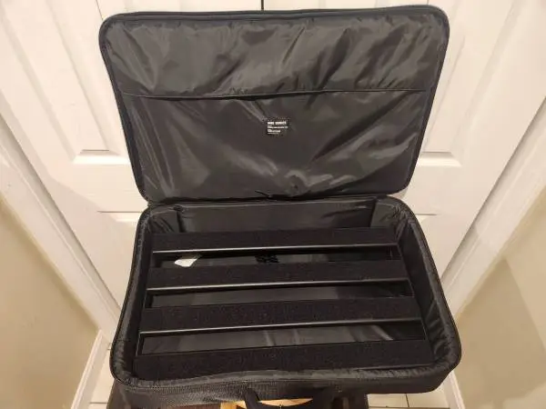 Mono Pedalboard Rail Medium w/ Mono  M80 Stealth Case *Unused*