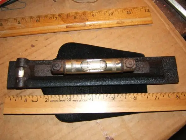 Vintage MACHINISTS LEVEL W/ CAST IRON BASE 8 works