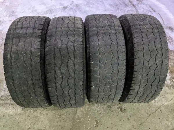 LT275/70r18 set 4 tires