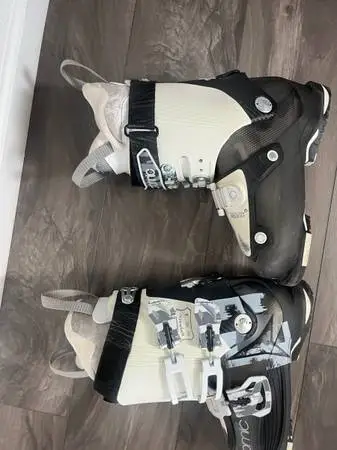ATOMIC WOMENS SKI/skiing Boots/Boot MEDIUM FIT