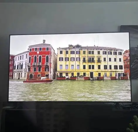 65” UT640S Series UHD Commercial Signage TV