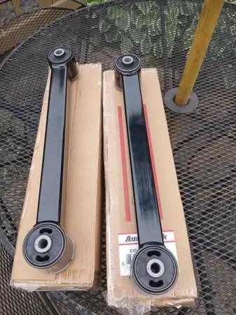 2 Rear control arms for Jeep