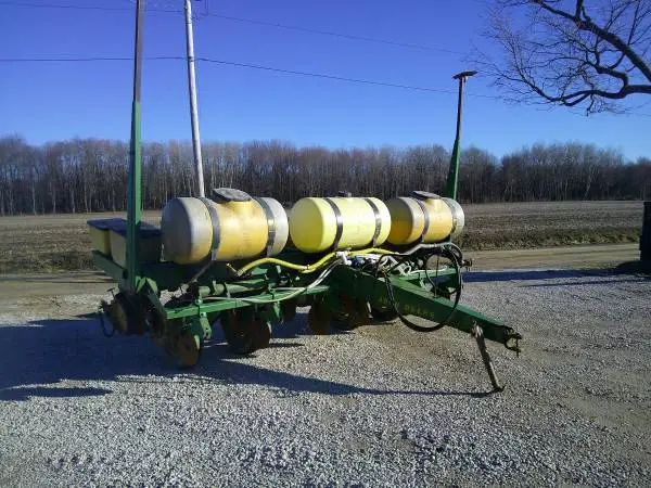 JD 7000 6row planter