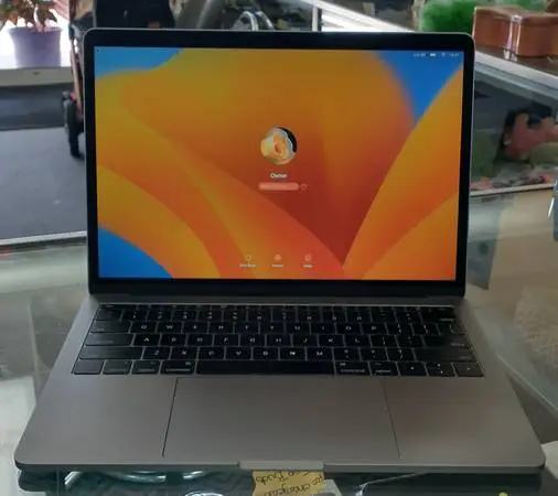 Laptop Apple MacBook Pro 13.3 A1708 Intel i5-7360u, 8GB Mem, 256GB SS