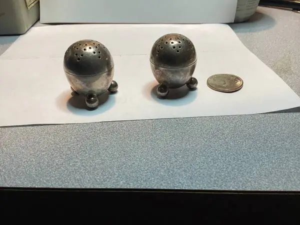 Sterling Silver salt n pepper shakers