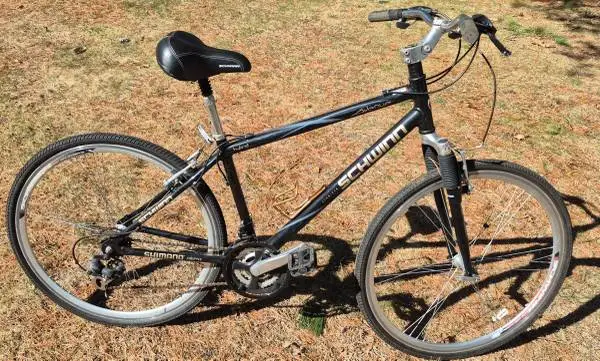 Schwinn Avenue Hybrid Bicycle