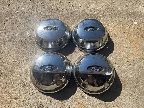 2002 to 2004 Ford Explorer Chrome Hub / Center caps