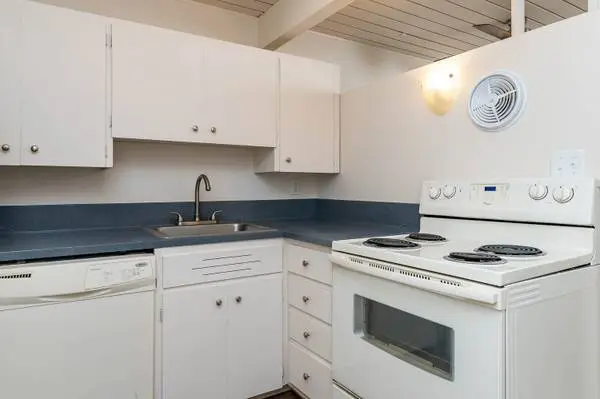 Simply sensational 651 sqft, 3 bed, 1 bath! We fit your lifestyle!
