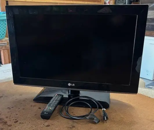 LG 22 Flatscreen TV/Monitor