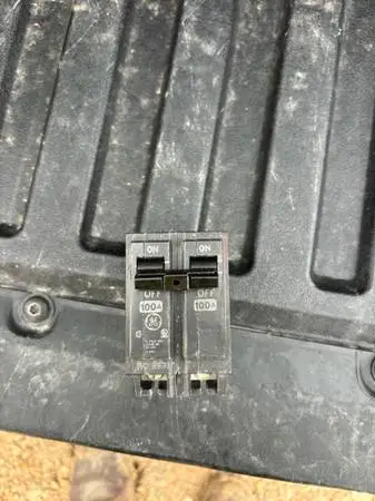 100 amp GE breaker