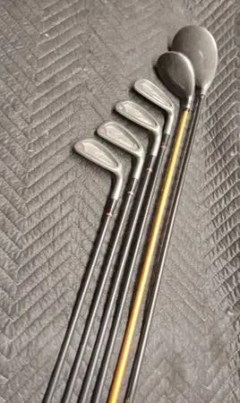 Set of Mens Merit R/H Golf Clubs