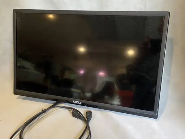 VIZIO flat screen 24 TV with wall mount bracket